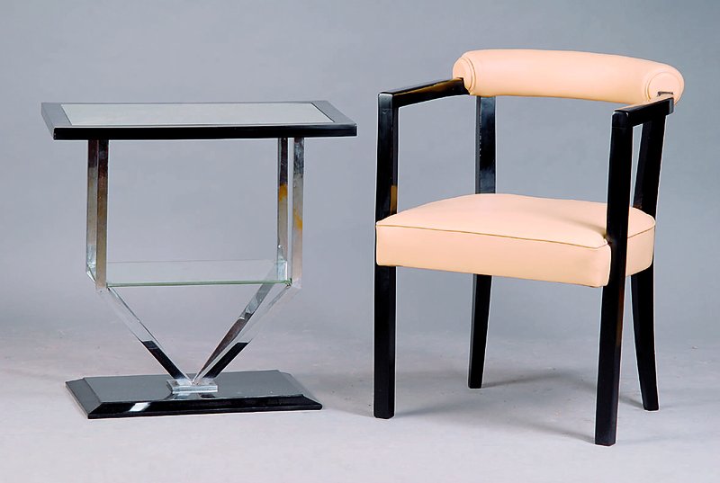 Beistelltisch, deutsch, um 1935/40, Buche, Platte m. integr. Spiegel, Fuß teils verchromt, 1 Glasbrett, schwarz gelackt, ca. 64x64x44 cm