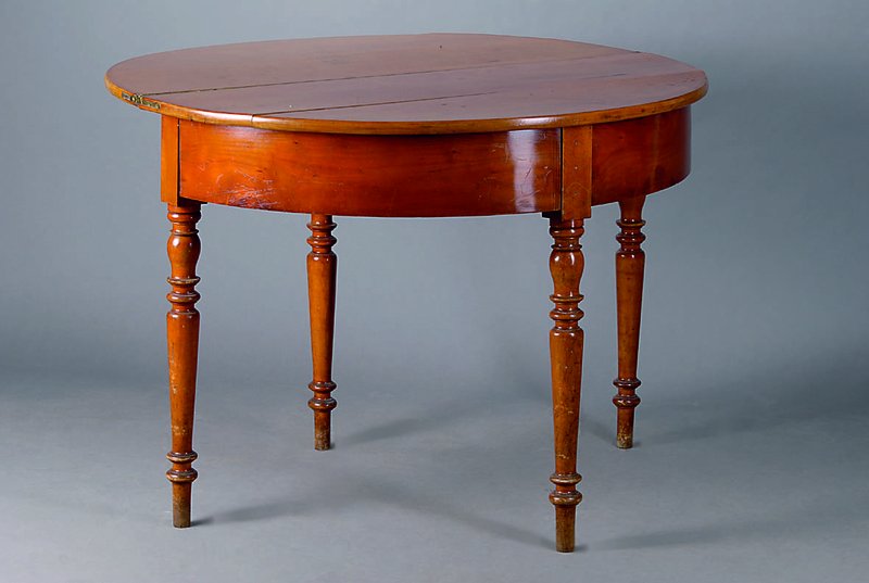 Klapptisch, um 1835, Pfalz, Kirsch/WH, reiche Drechselarbeit, altersbed. Zustand, Klappmechanisus defekt, Platte m. Schwundriss,H. 80cm, D. 114 cm, ...