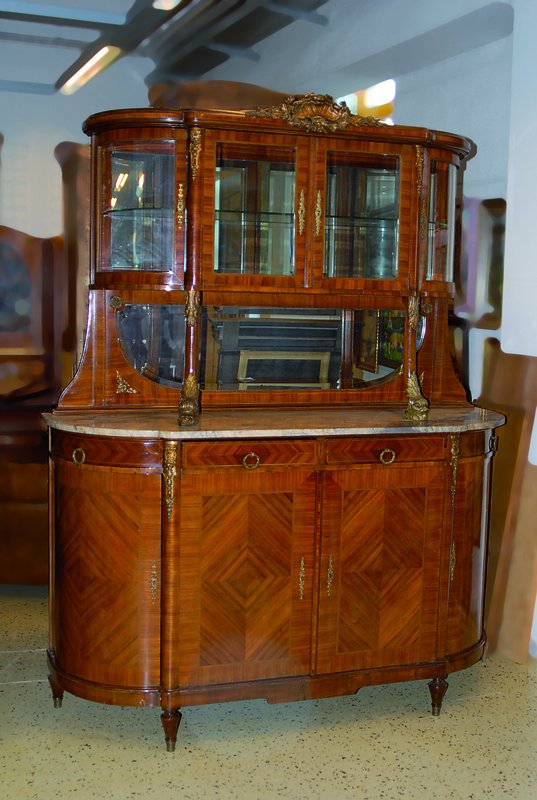 Aufsatzbuffet m. Vitrinenteil, Frankreich, um 1890, Rosenholz poliert, florale Bronzeapplikationen feuervergoldet, Marmorplatte, Unterteil 4-türig, ...