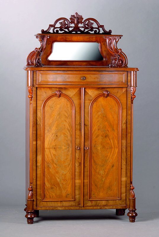 Aufsatzvertiko, Louis-Philippe, um 1860, Nußbaum/Wurzelnuß, 2-türig, 1 Schublade, aufgesetzte Zierleisten, Inlets getreppt, Aufsatz verspiegelt, ...