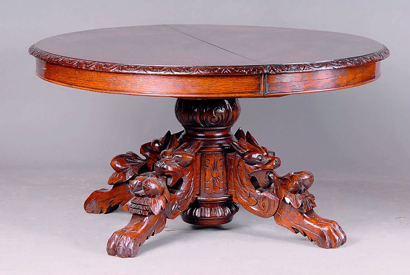 Couchtisch, Frankreich, um 1870, Eiche, Fuß reich geschnitzt in Form v. Knospen und Blättern, Krallenfüße, Plattenrand m. Flachschnitzerei, st. ...