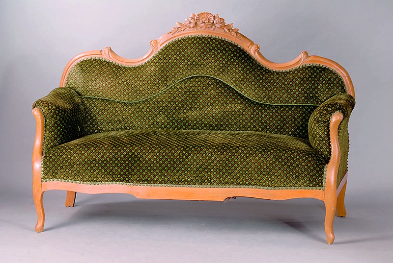Sofa, süddeutsch, um 1840/50, Buche massiv, allseitig geschweift, Rückenabschluss mit sparsamer floraler Schnitzerei, Bezug erneuert, zusätzlich ...