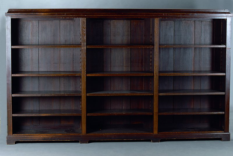 Bücherregal, deutsch, um 1900, Jugendstil, 15 Ablegefächer, Kopf getreppt, Eiche dunkel gebeizt, zerlegbar, st. Gebr.-Sp., ca. 152x255x36 cm