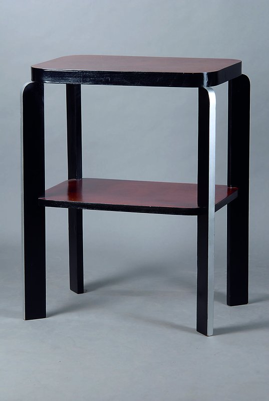 Beistelltisch, Frankreich, um 1935/40, auf 4Beinen, 2 Ablagefächer, abgerundete Ecken, Gebr.-Sp., ca. 80x65x44 cm