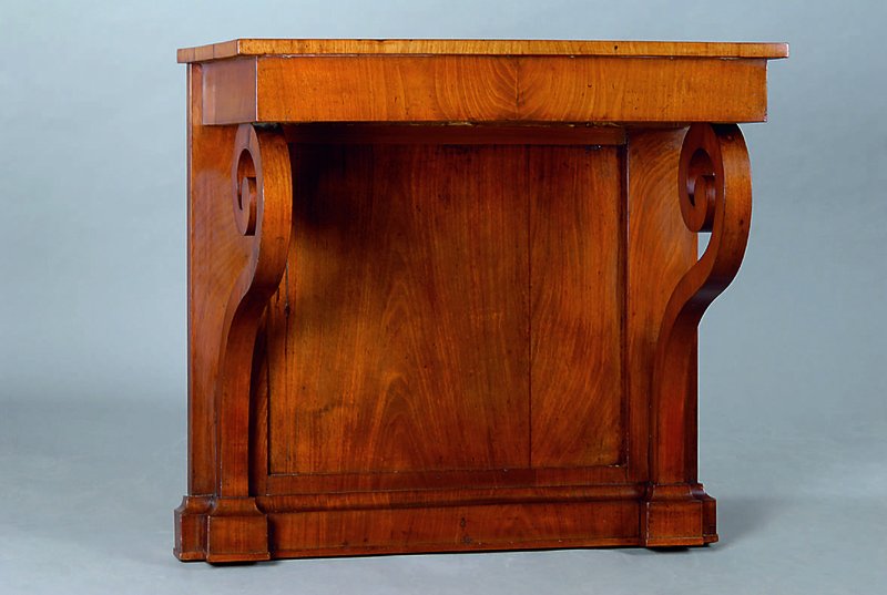 Wandkonsole, deutsch, um 1830, Mahagonifurnier, rest., Schelllack handpoliert, ca. 83x90x47 cm, Gebr.-Sp.