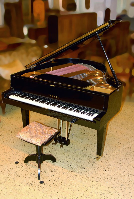 Stutzflügel, Yamaha, 60/70er Jahre, schwarz gelackt, "Yamaha Piano, established 1887, Nippon Gakki", kaum gebraucht, dazu Hocker, l. ...
