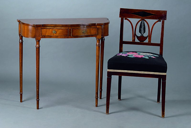 Stuhl, England, um 1870, klassizistischer Stil, Nußbaum auf Mahagoni gebeizt, Polsterung nach 1900 erneuert, st. Gebr.-Sp., alt belassen, 83x49x42 ...