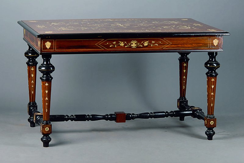 Tisch, wohl Italien, um 1880/90, Palisander,Beine gedrechselt, Beinintarsien, abstrakt floral sowie Figuren und Wappen, Zierteile teils geschwärzt, ...