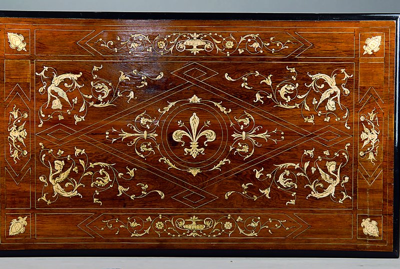 Detail a: Tisch, wohl Italien, um 1880/90, Palisander,Beine gedrechselt, Beinintarsien, abstrakt floral sowie Figuren und Wappen, Zierteile teils geschwärzt, ...