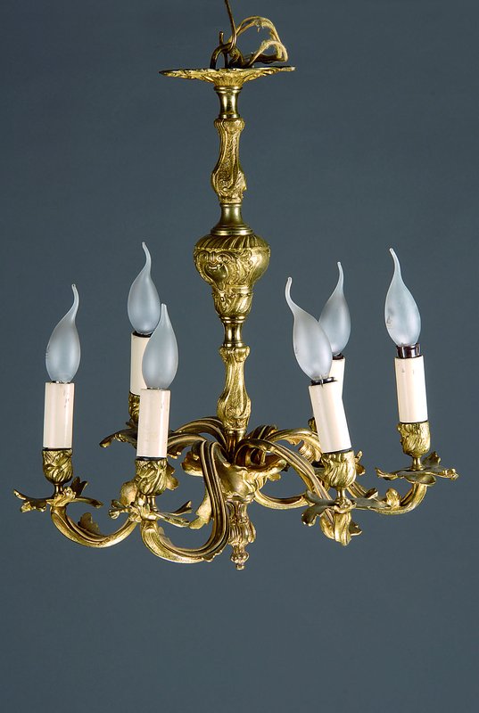 Deckenlampe, Frankreich, um 1890, Bronzemonturen im Rokokostil, 6 Brennstellen, Elektr.nicht gepr., H.ca.52cm, D.46cm