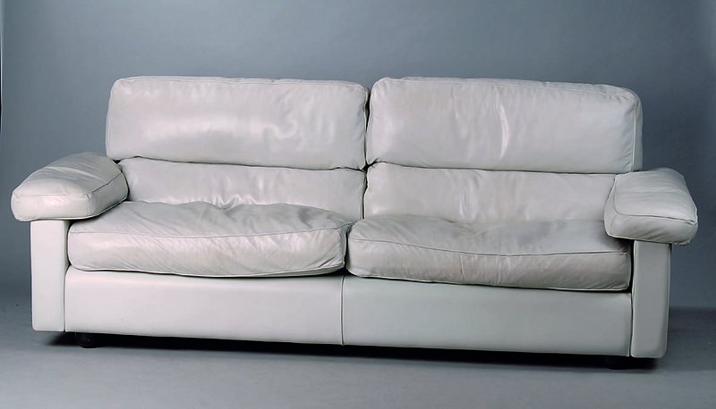 2-Sitzercouch, Italienes Desigen, Poltrana Frau, Casa Fondata Nel 1912, sig., 90er Jahre, Leder, Federkernfüllung, beschmutzt, Gebr.-Sp.,