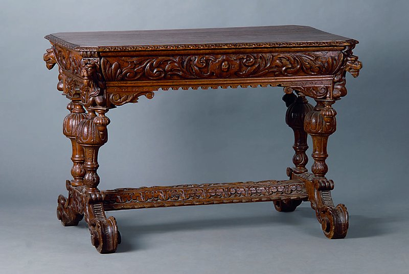 Tisch, Belgien, um 1880/90, Eiche, reich geschnitzt in Form v. Akanthusblättern, Löwenköpfe und abstrakt floral, Beine gedrechselt, Füße in ...