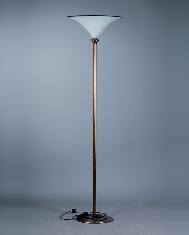 Designerstehlampe, 70er Jahre, Murano, Barovier & Toso, Murano Venezia, sign., weißer Lampenschirm marmoriert, mundgeblasen, Fuß aus Stahl, ...