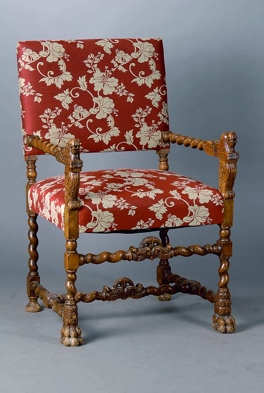 Armlehnsessel, Historismus, deutsch, um 1890, im Stil v. 1720, Nußbaum, reich gedrechselt, gedrehte Armlehnen, Lehnenabschlüsse in Form v. ...