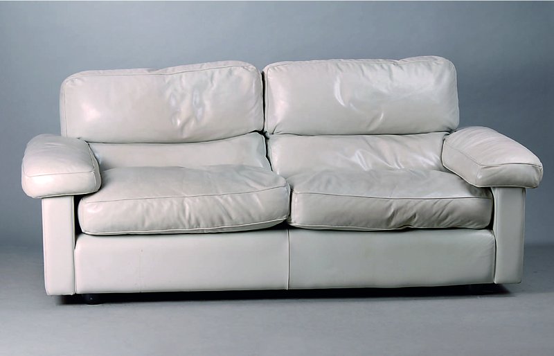 2-Sitzercouch, Italienes Desigen, Poltrana Frau, Casa Fondata Nel 1912, sig., 90er Jahre, Leder, Federkernfüllung, beschmutzt, Gebr.-Sp.,