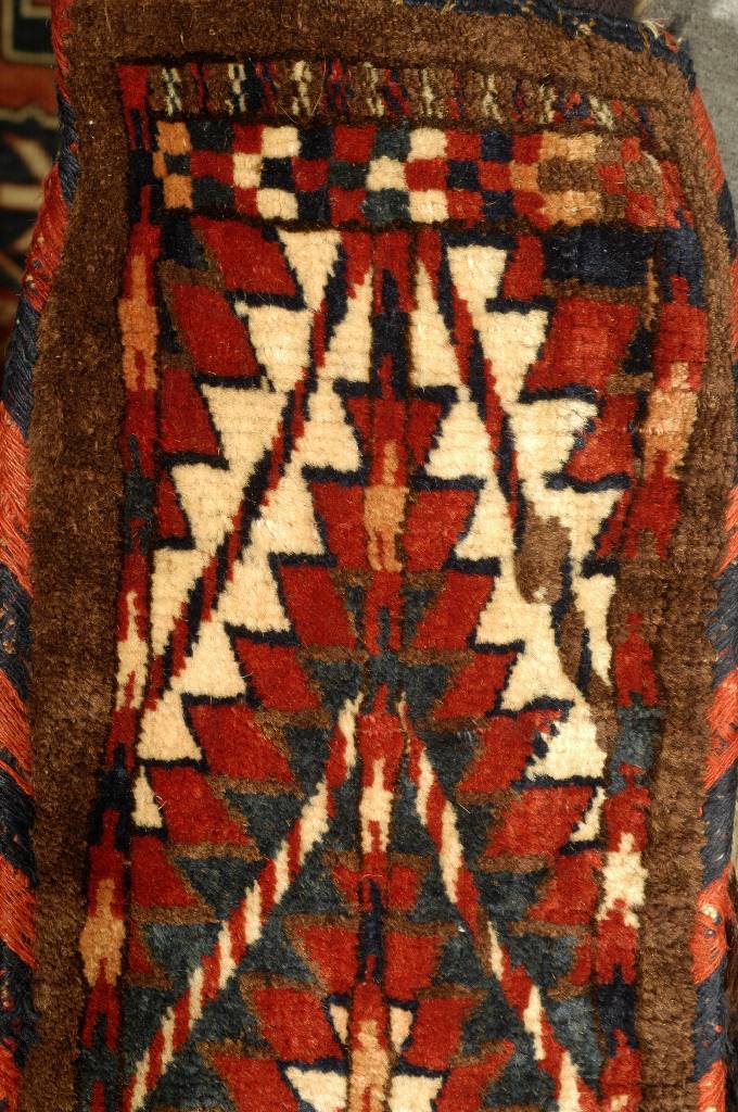 Pfeiltasche Yomuth, um 1950, Wolle auf Wolle, ca. 49 x 17 cm, EHZ: 2