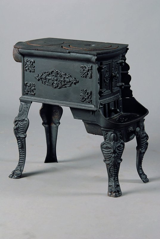 Ofen, Frankreich, um 1900/20, Gußeisen, Jugendstil, reich verziert, Gebr.-Sp., ca. 50x50x28 cm, Fu. nicht geprüft