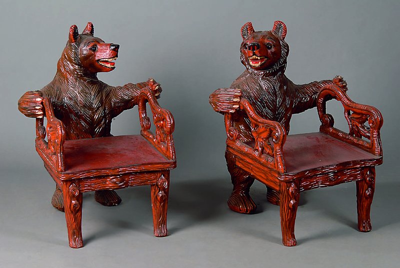 Paar Kinderstühle, ca. 30 Jahre alt, Guß mit Bärenmotiven, bunt staffiert Altersspuren, H. 62 cm, B: 50 T. 55 cm