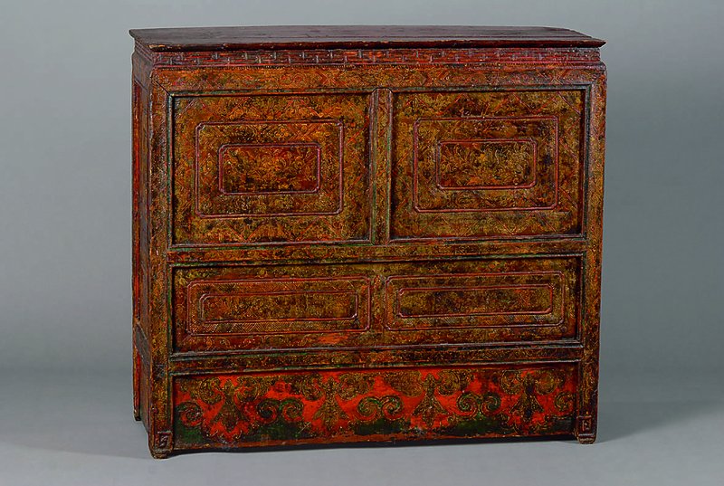 Altarkonsole, Tibet, um 1900, Holz rot gefaßt mit reicher Goldmalerei, als Sockel f.Buddhafiguren oder Reliquien, ca.8x87x38cm