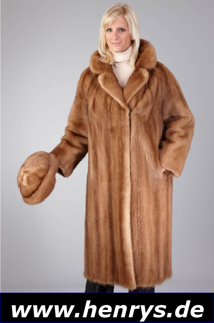 Hellbrauner Nerzmantel, Gr. ca. 38/40, längsverarbeitet Felle, 2 seitl. Einschub- taschen, bronzefarbenes Innenfutter, Naht z.T. offen, Rückenl. ...