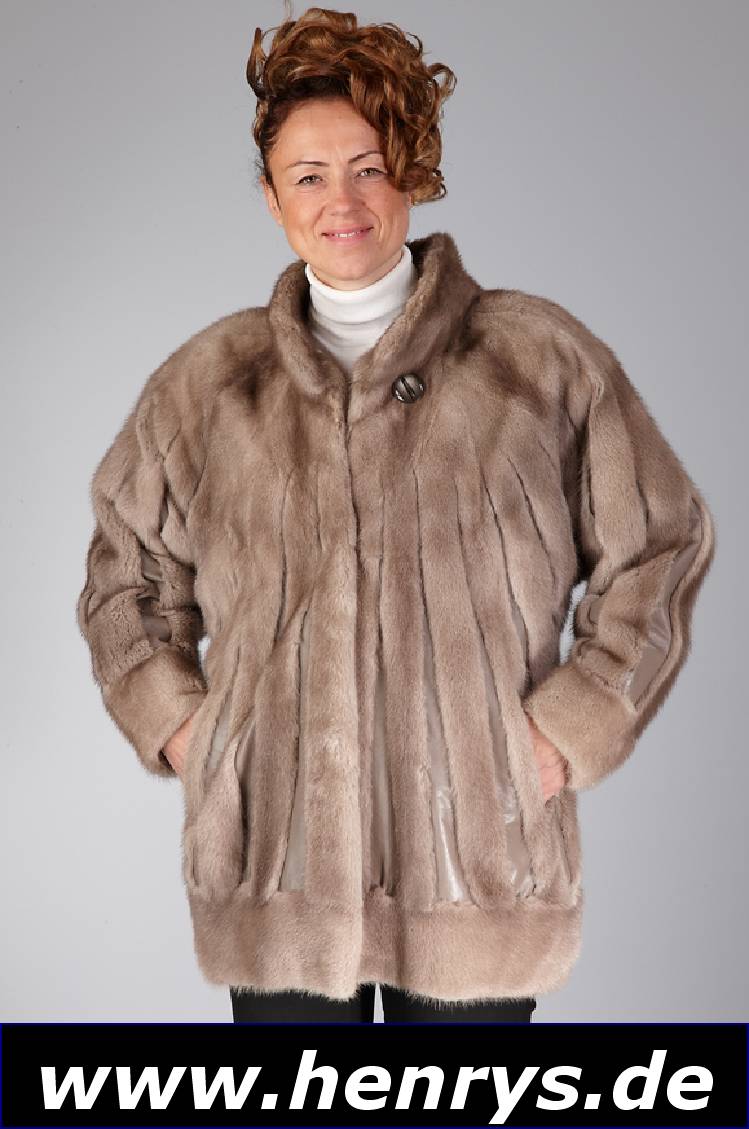 Saga Mink-Nerzjacke, Gr. ca. 42, hellgraue Felle längs verarbeitet mit Leder- zwischenteilen, Kragen mit Zierknopf, Ärmel mit anged. Manschetten, ...