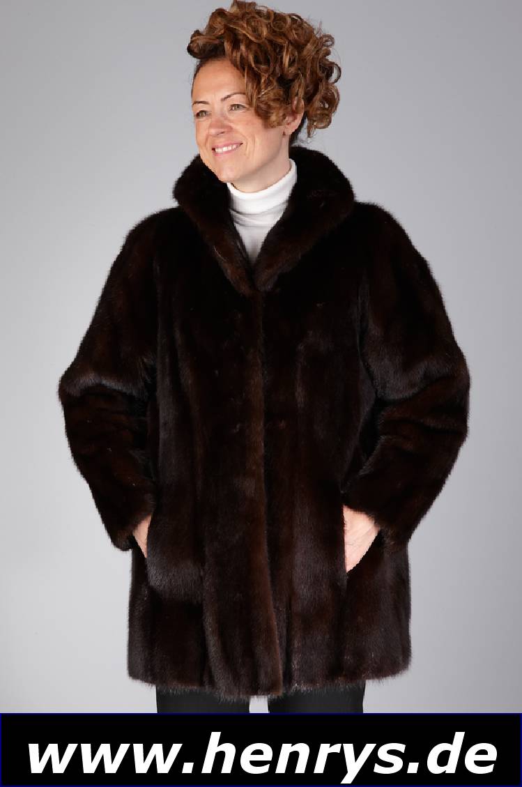 Saga-Mink Nerzlongjacke, Gr. ca. 40, dunkelbraune Felle längverarbeitet, Kragen mitPelzzierknopf, 2 seitl. Einschubtaschen, dunkelbraunes ...