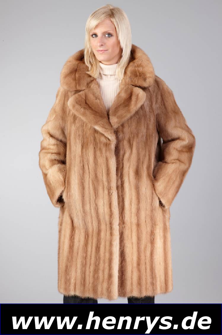 Nerzlongjacke, Gr. ca. 38/40, hellbraune Felle längs verarbeitet, 2 seitl. Einschubtaschen, braunes Innenfutter, Kragen, Rückenl. ca. 93 cm, lt. ...