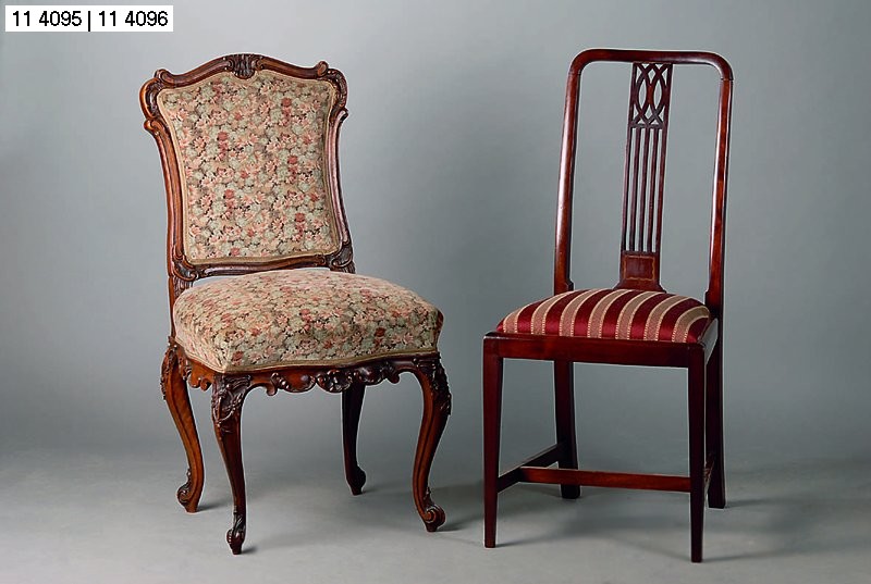 4 Stühle, nach dem Vorbild v. 1760, Nußbaum, allseitig geschweift, reich geschnitzt in Form v. Blüten und Blättern, Abschlüsse in Voluten ...