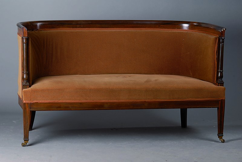 Sofa, 19. Jh., Palisander, 2-Sitzer, Rücken abgerundet, 3/4-Säulen gedrechselt, Frontfüße auf Rollen, Polsterung und Bezug l. besch., Gebr.-Sp., ...