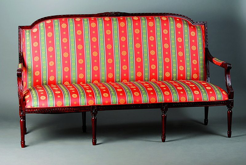 Bank, Mahagoni, nach altem Vorbild, Rücken versprosst,st. Gebr.spuren, 1 Fuß geleimt, ca. 104x180x52 cm, Sh. 43 cm, St. 50 cm