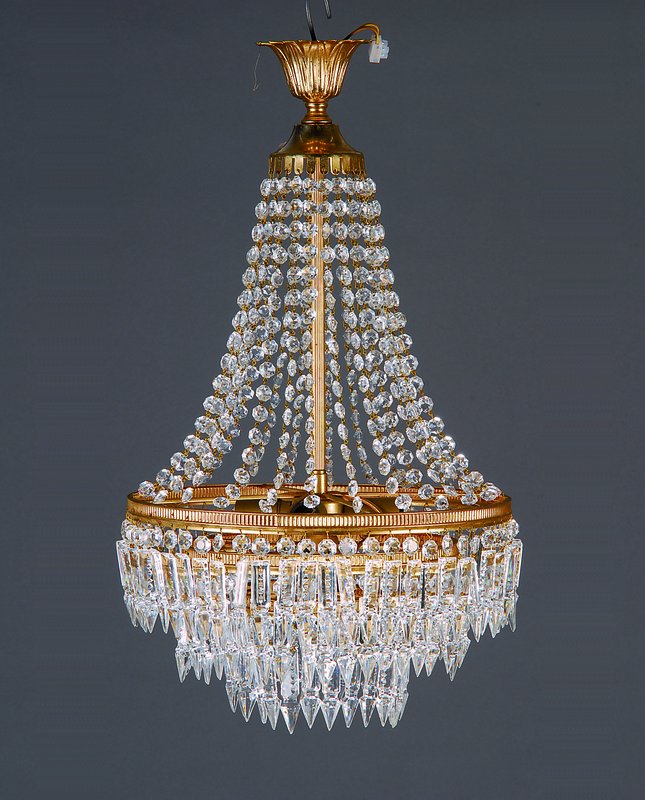 Deckenlüster, Mitte 20.Jh., reicher Kristallbehang, 5 Brennstellen, Fu.nicht gepr., l.Alterssp., D.ca.35cm, H.ca.60cm, l.Alterssp.