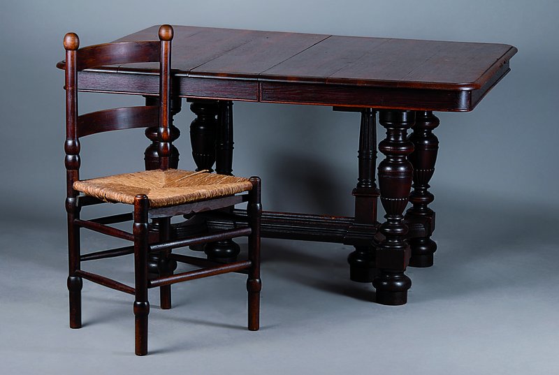 Sitzgruppe, Gründerzeit, um 1880/90, best. aus Tisch und 5 Stühle, Eiche/Buche, ursprüngl. Ausziehtisch, ohne Bretter, Beine reich gedrechselt, ...