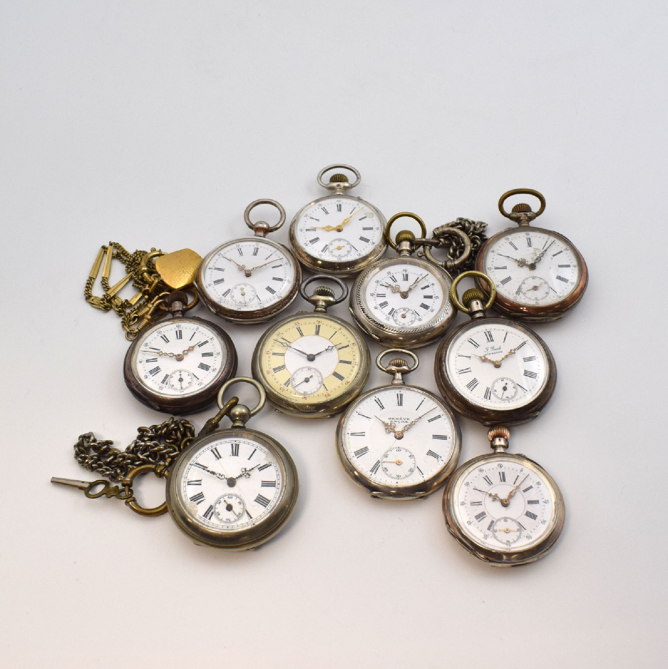 Konvolut: 10 Taschenuhren, schweiz. Prod., um 1870-1900, meist Silbergeh., meist Zylinderhemm., alle Emailblätter (besch.), teils nicht gehf., zu ...