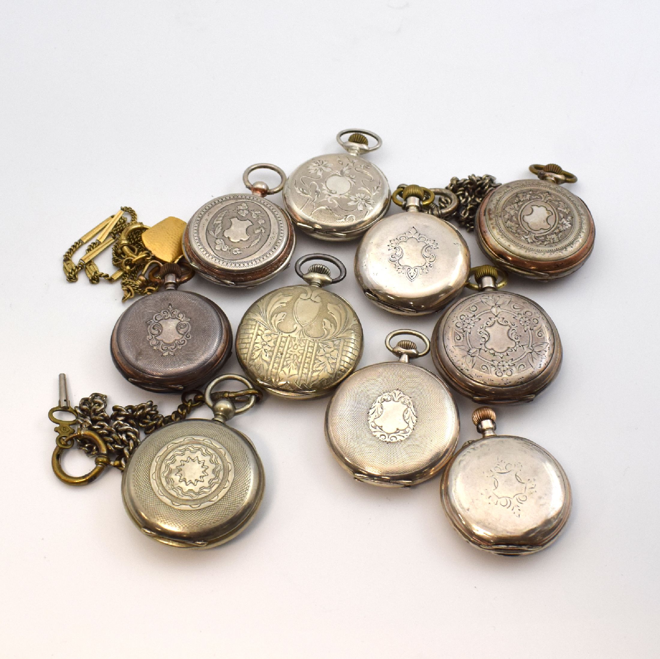 Detail a: Konvolut: 10 Taschenuhren, schweiz. Prod., um 1870-1900, meist Silbergeh., meist Zylinderhemm., alle Emailblätter (besch.), teils nicht gehf., zu ...