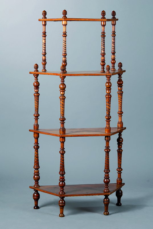 Etagére, deutsch, um 1880/90, Nußbaum, Ahornintarsien in Form v. Blüten u. Blättern, 4 Böden, Zwischensteege in reicher Drechselarbeit, st. ...