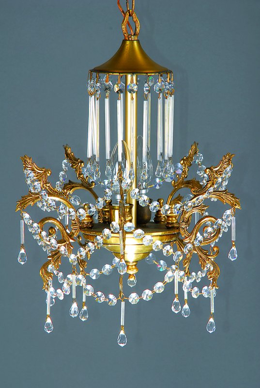 Kleine Flur-/Dielenlampe, Spanien, um 1935, Messingkorpus, auf 5 geschwungenen stilisierten Blattranken, zwei Brennstellen, alt elektrifiziert, ...