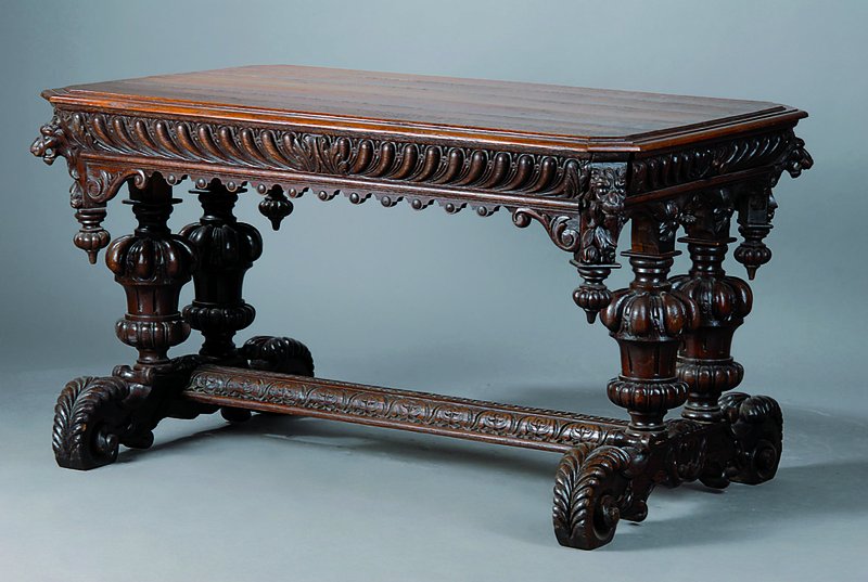 Tisch, Frankreich, um 1890, Eiche massiv, reiche Schnitzereien im Barock bzw. späten Renaissancestil, 2-schübig, Platte lose, Schnitzereien teils ...