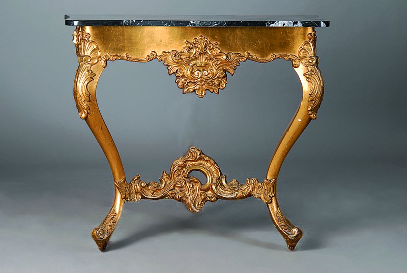 Konsole, wohl Italien, um 1870/80, WH, goldfarben gefasst, reich geschnitzt, teils besch., st. Gebr.-Sp., Marmorplatte sek., ca. 80x90x32 cm