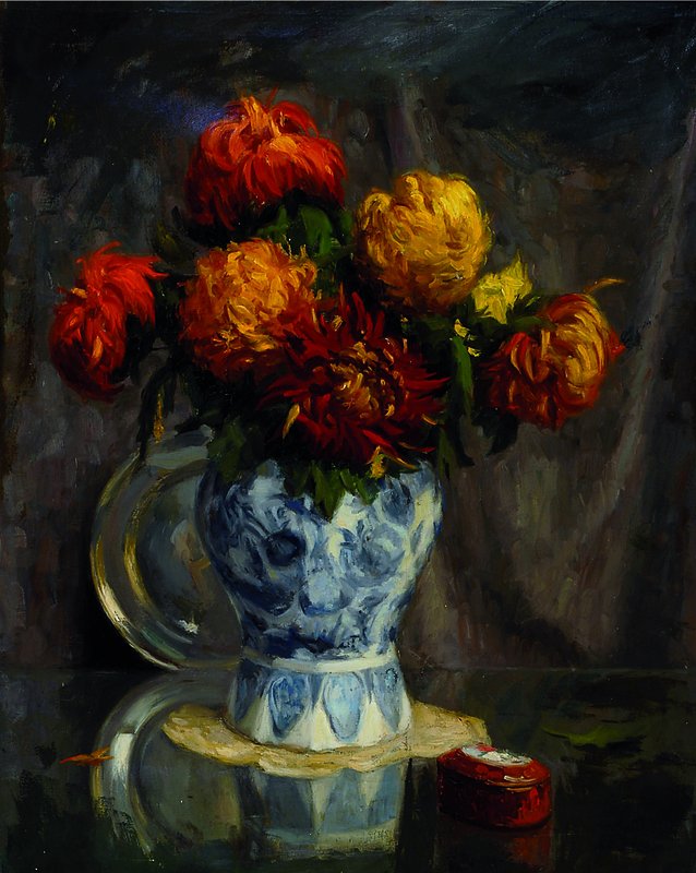 Unbekannter französischer Maler der 1. Hälfte des 20. Jh., Stilleben mit Chrysanthemen in blau-weißer Vase, Deckeldose und Teller, Öl/ Lwd, re. ...