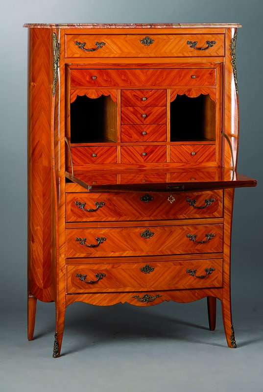 Standsekretär, nach franz. Vorbild v. 1760, Rosenholzfurnier, reich intarsiert, 4-schübig, Klappe, innen 7 Schubladen, 2 Ablegefächer, Zarge ...