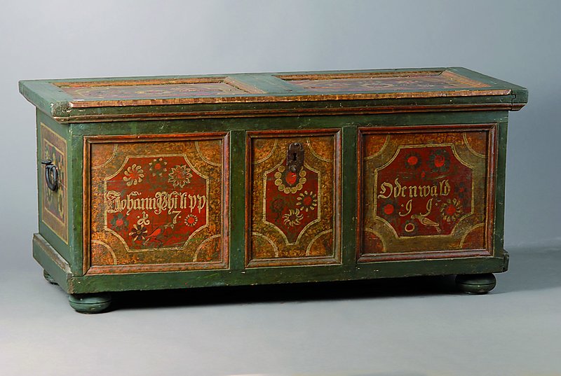 Flachdeckeltruhe, datiert 1799, Weichholz bunt bemalt, Namenszug Johann Philipp Odenwald, Schloß ausgebaut aber dabei, Dokumentenfach,schwundrissig, ...