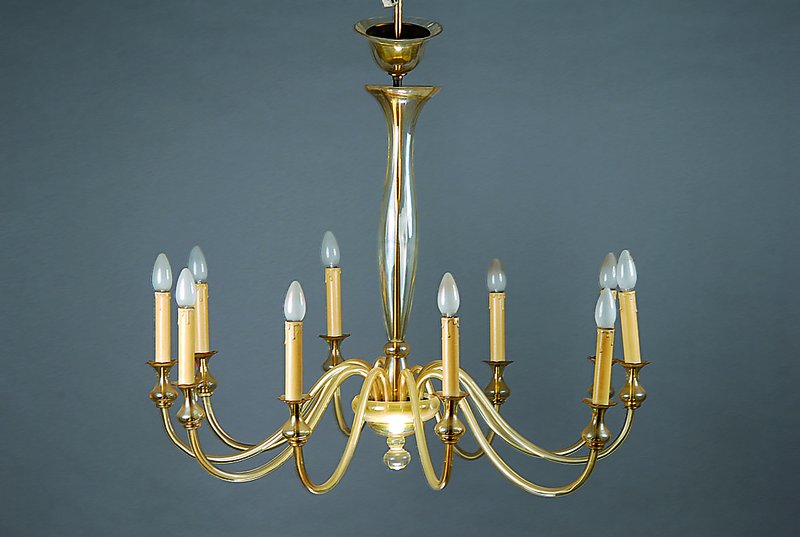Großer Deckenlüster, Murano, wohl 30er J., beigefarbenes Kristallglas, schlichte elegante Form, 10 Brennstellen, H.ca.86cm, D.ca.88cm, Elektr. ...