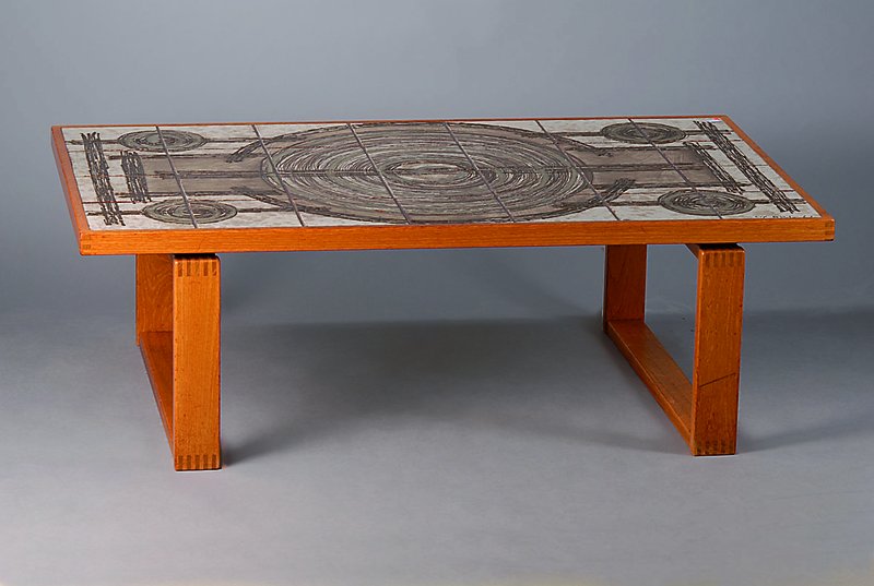 Trioh Danish Ox-Art Coffee Table, signiert und datiert 1977, Gestell Eiche, Keramikplatten abstrakt, Gebr.-Sp., ca. 50x145x85 cm