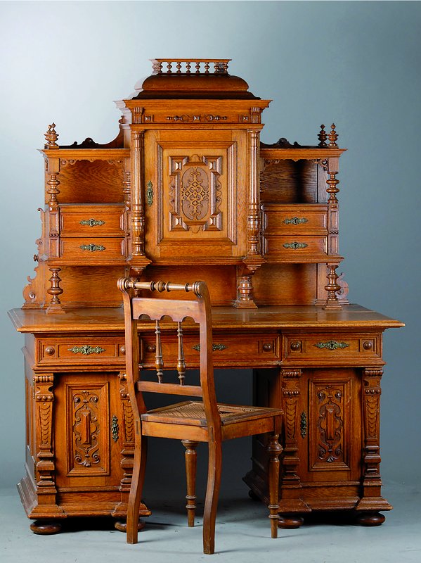 Aufsatzschreibtisch, deutsch, um 1880/90, Eiche, Unterteil 2-türig, 3-schübig, Oberteil 1-türig, 4-schübig, 2 Ablegefächer, reiche ...
