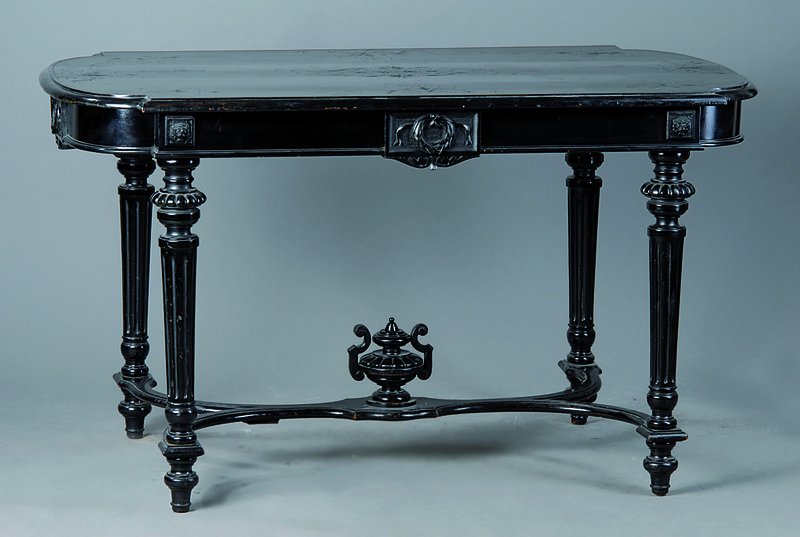 Tisch, deutsch, um 1835/40, schwarz gefasst,reich gedrechselte Beine, Platte m. abstrakt floralem Dekor, Zarge m. sparsamer Schnitzerei, ...