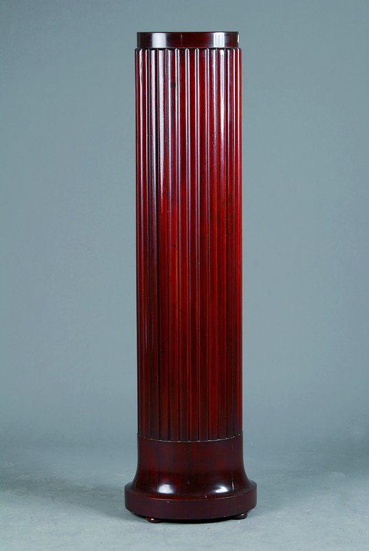 Säule, deutsch, um 1900-10, klassizistische Auffassung mit leichtem Jugendstileinflüssen, vielfach kanneliert, Mahagoni, 119x34x24cm, restauriert