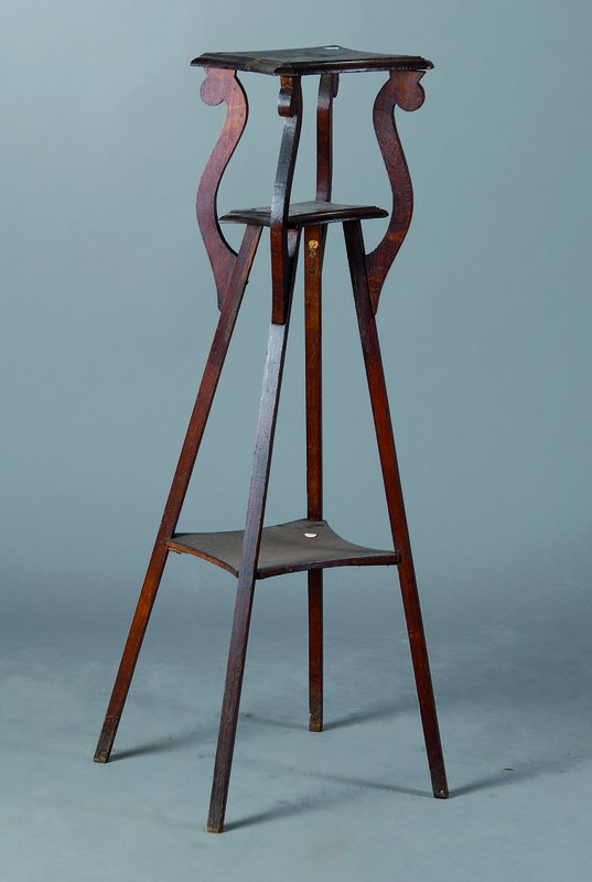 Etagere, Frankreich, um 1900, Eiche massiv, 3 Ebenen, als Blumensäule geeignet, Alters- und Gebrauchssch., Verleimung empf., ca. 109x30x30 cm