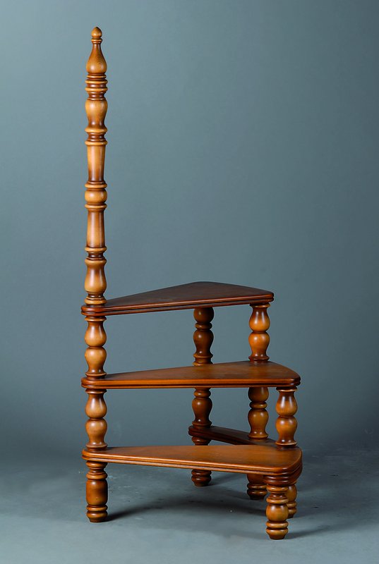 Bibliotheksleiter, deutsch, 60/70er Jahre, Nußbaum, Säule reich gedrechselt, 3 Stufen, st. Gebr.-Sp., ca. 136x60x70 cm