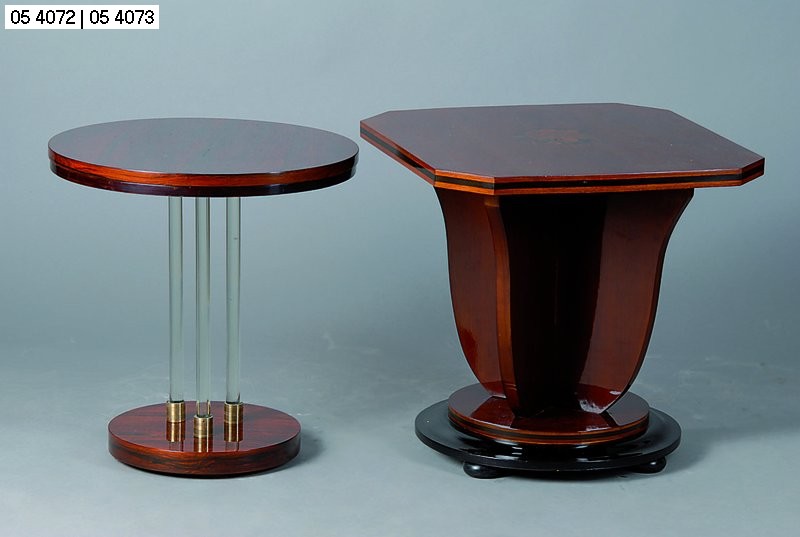 Designer-Beistelltisch, Art-Deco, Palisander, Schaft bestehend aus 3 Glassäulen, elegante Form, rest., l. Gebr.-Sp., H. 50 cm, D. 48 cm