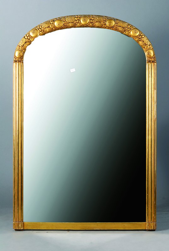 Spiegel, Art-Deco, um 1930, goldfarben gefasst, reiche Blütenschnitzerei, gerieft, Gebr.-Sp., Spiegelglas m. kleinen Blindstellen, ca. 126x83 cm